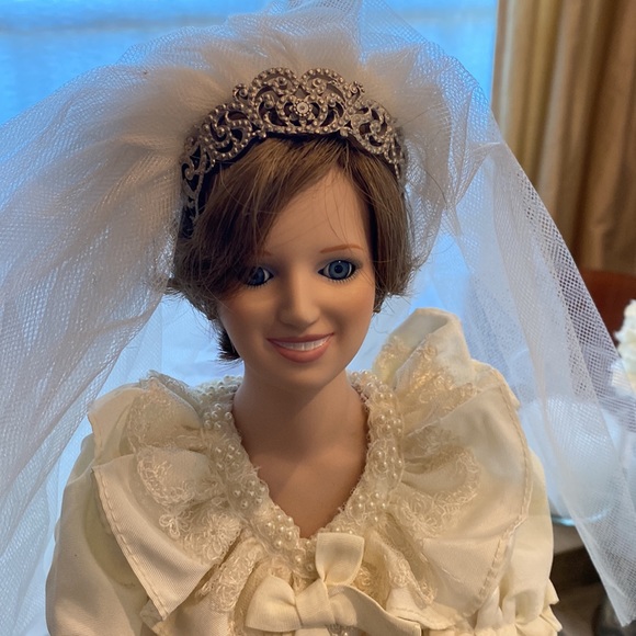 Porcelain Princess Diana Wedding doll - Picture 2 of 8